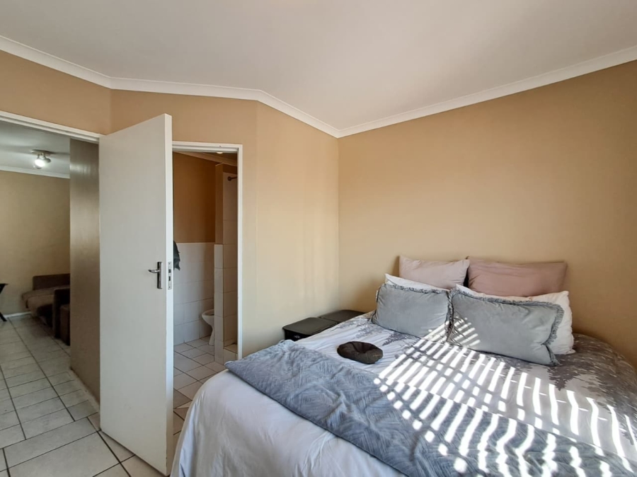 To Let 1 Bedroom Property for Rent in Protea Heights Western Cape